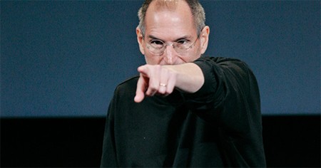 Steve Jobs khắc nghiệt nhưng tạo được sự trung th&agrave;nh tuyệt đối với c&aacute;c c&ocirc;ng sự.