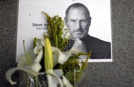 Steve Jobs mất ng&agrave;y 5/10. Ảnh: Yahoo News.